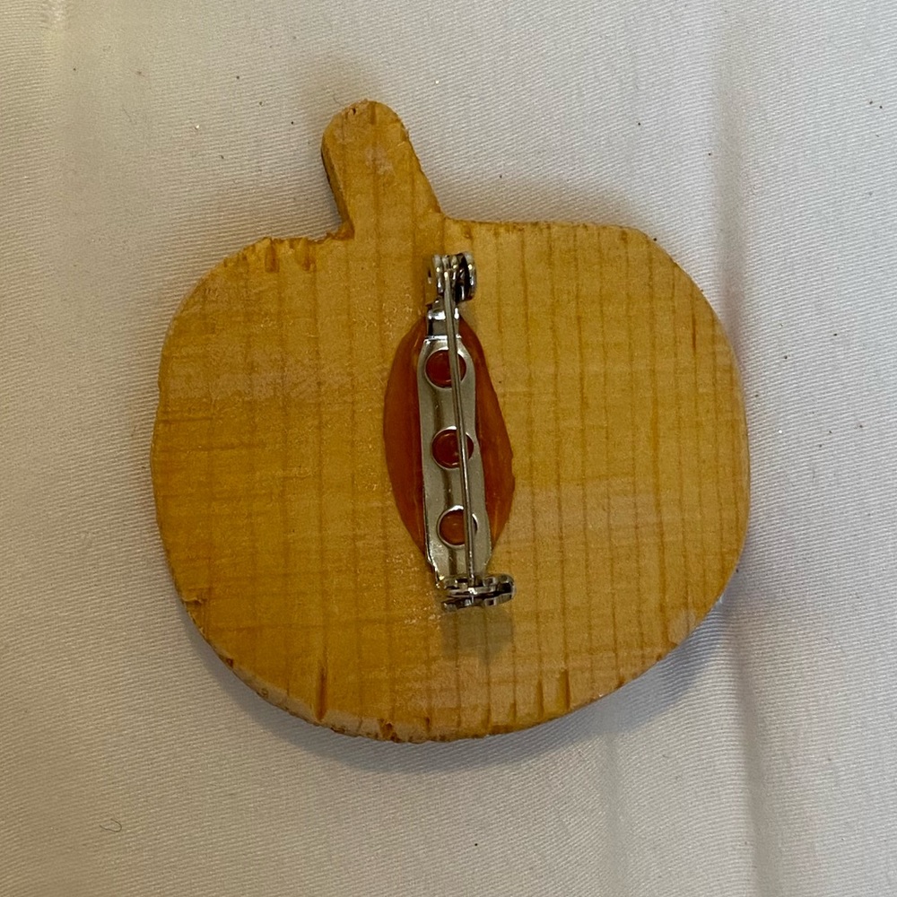Handcrafted 🎃 Pumpkin Jack-O-Lantern Brooch - Picture 6 of 6